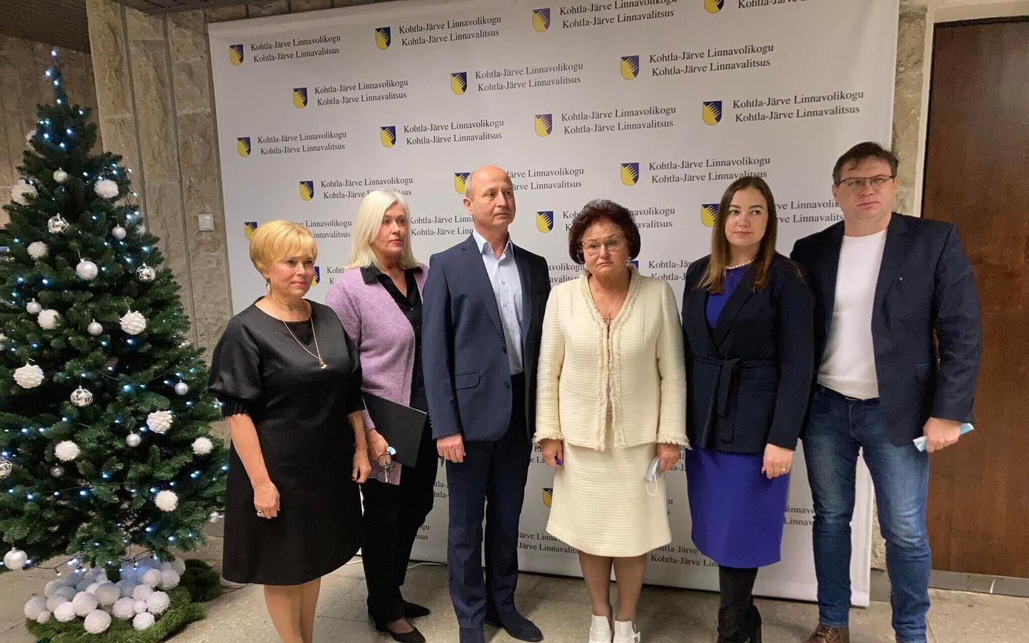 Новый состав горуправы Кохтла-Ярве (слева направо): Рийна Иванова, Кристийне Агу, Тоомас Наэль, Людмила Янченко, Эвелин Данилов и Виталий Бородин.