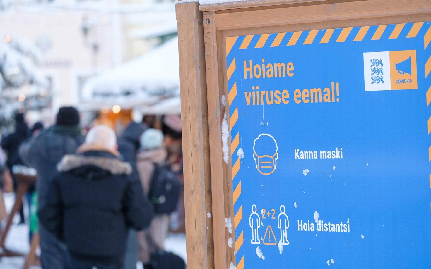 A social distancing sign in Tallinn.