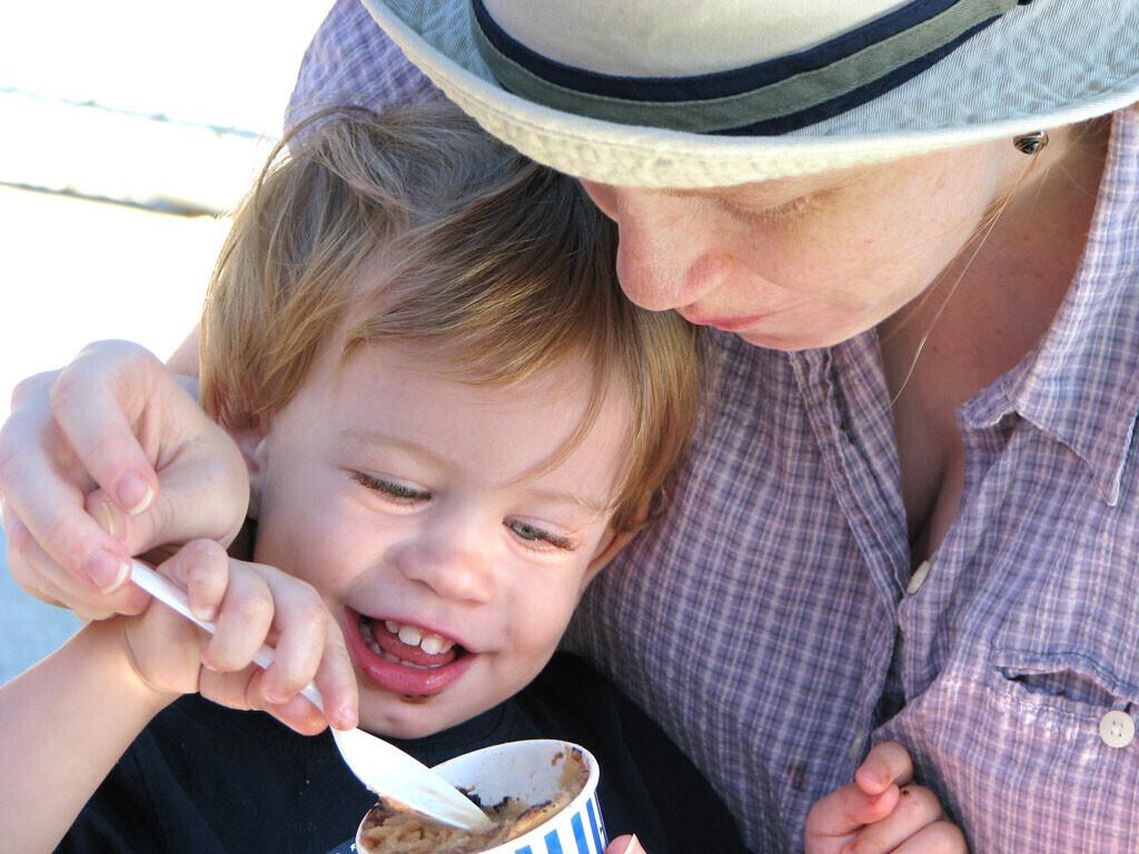 Mõne lähedasega, näiteks kallima või lapsega jagab inimene toitu sageli hea meelega.