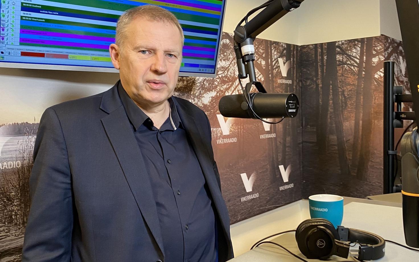 Rainer Saks in the Vikerhommik studio.
