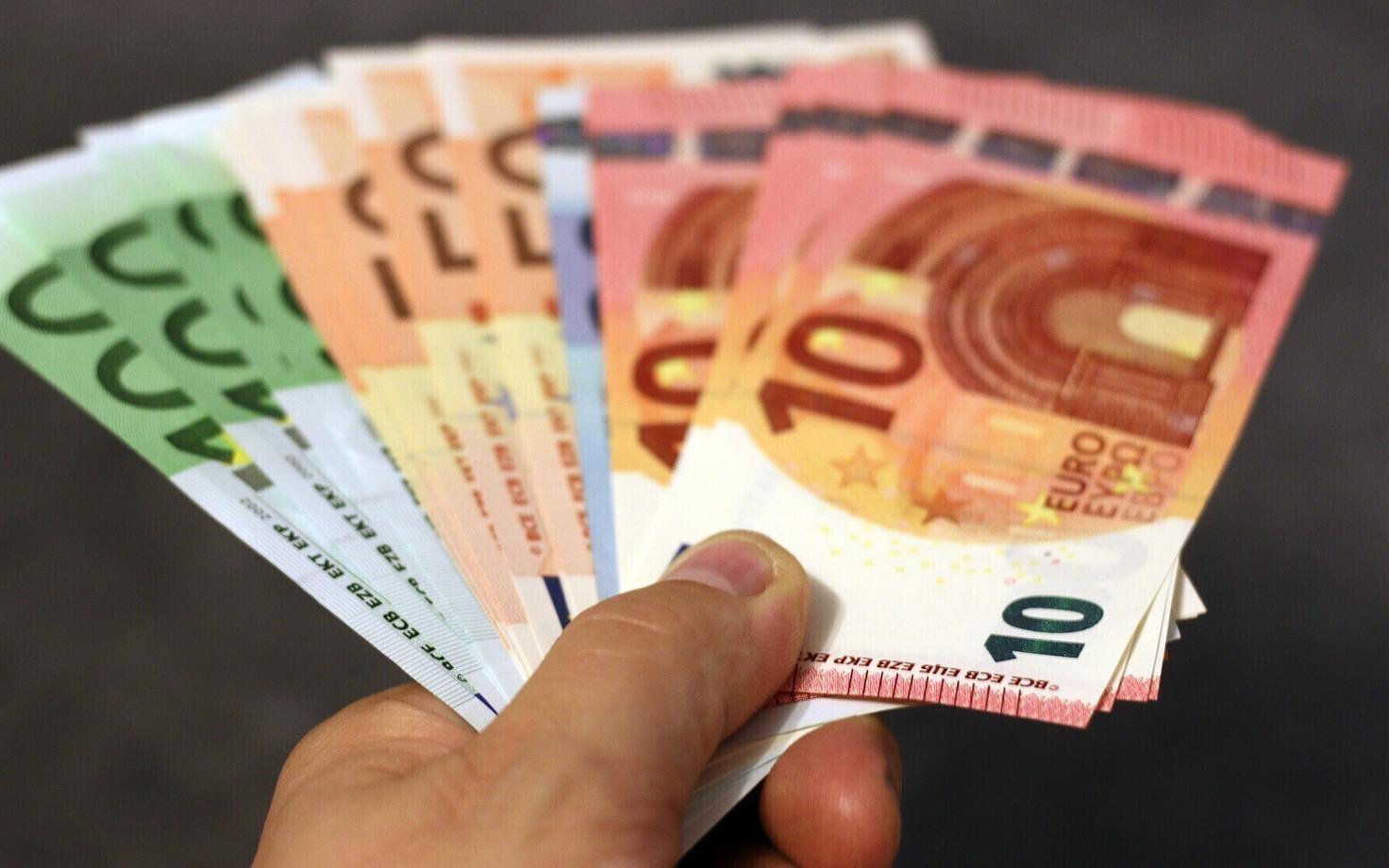 Деньги. Иллюстративная фотография.