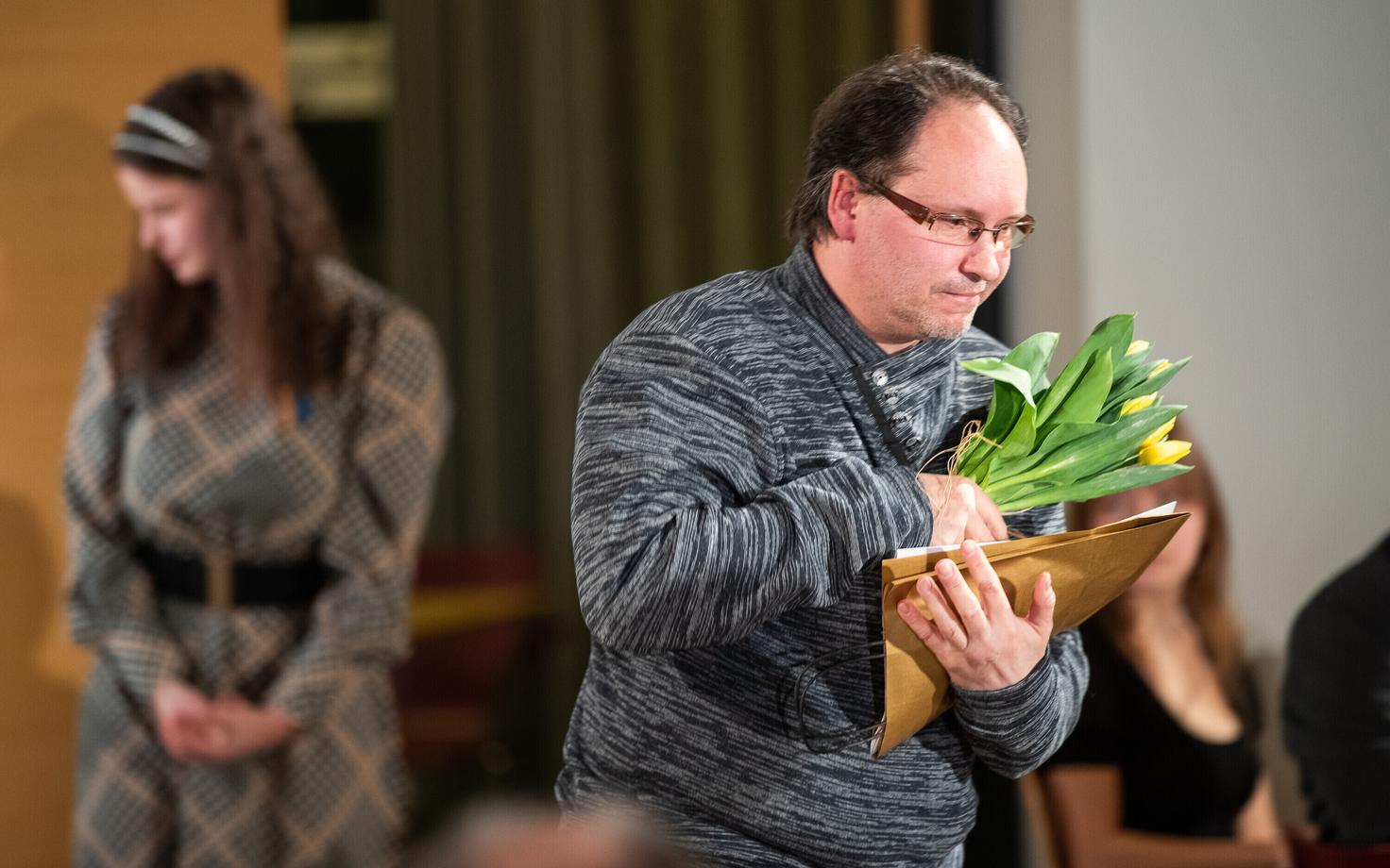Андрей Иванов получает премию Капитала культуры.