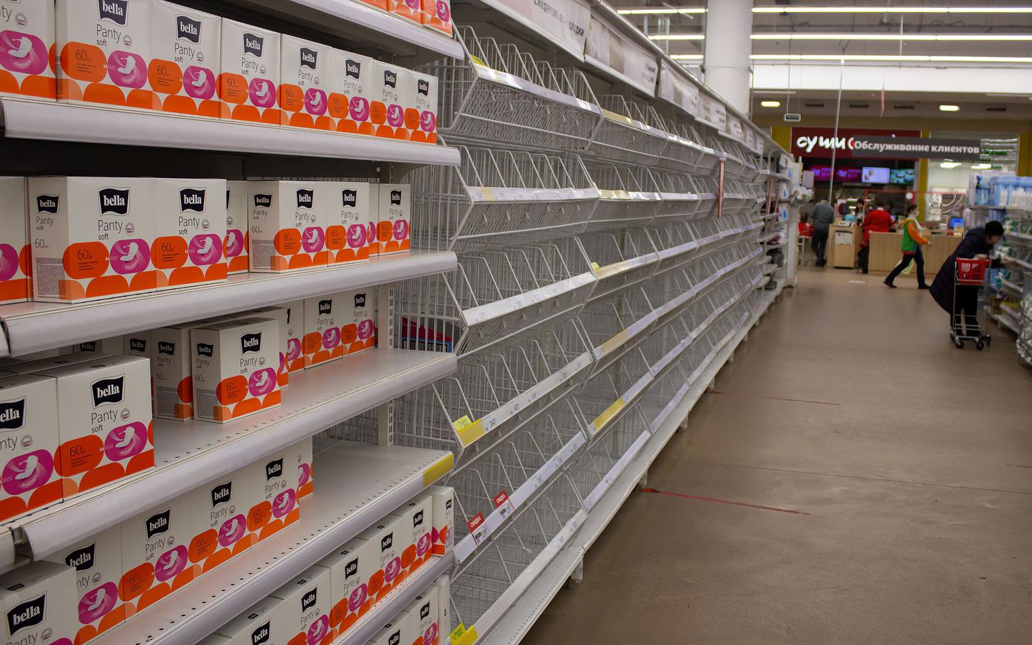 Tühjad poeriiulid Moskva toidupoes.