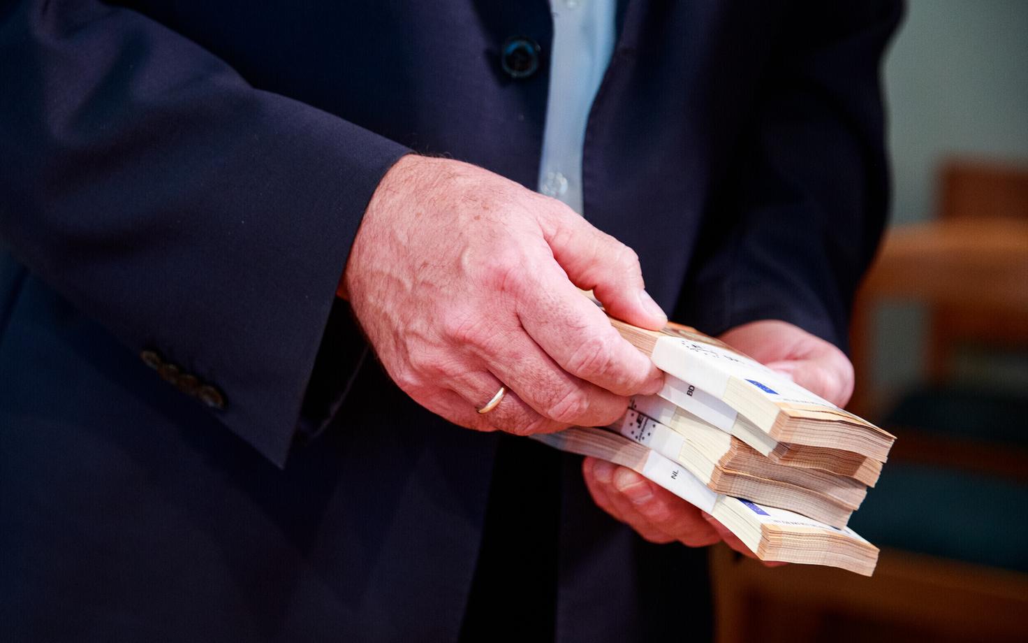 Зарплаты в столице традиционно выше, чем на периферии.