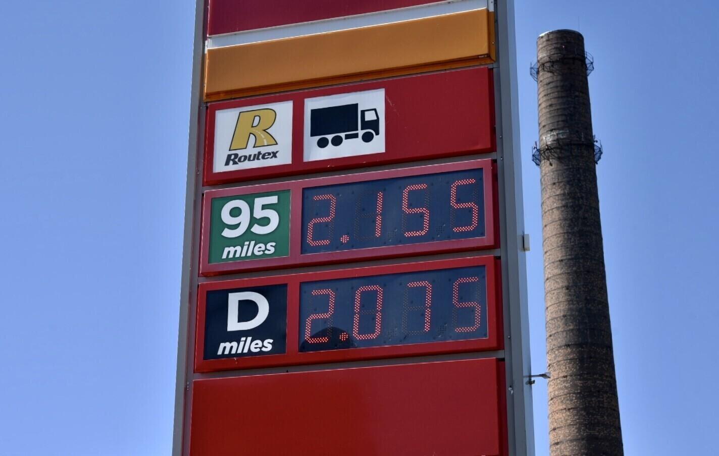 Gasoline and diesel prices in Tallinn on Friday. June 17, 2022.