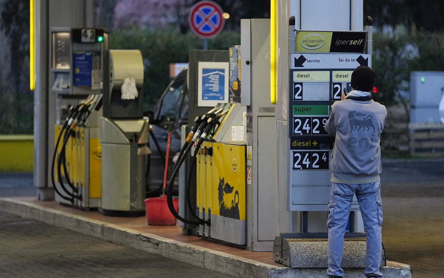 Автозаправочная станция в Италии.