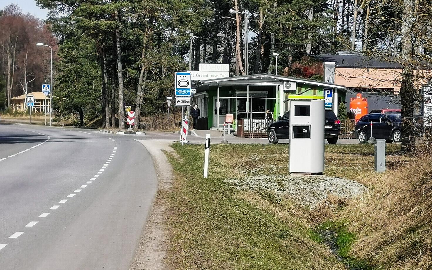 Speed camera located near Vääna-Jõesuu, just West of Tallinn.