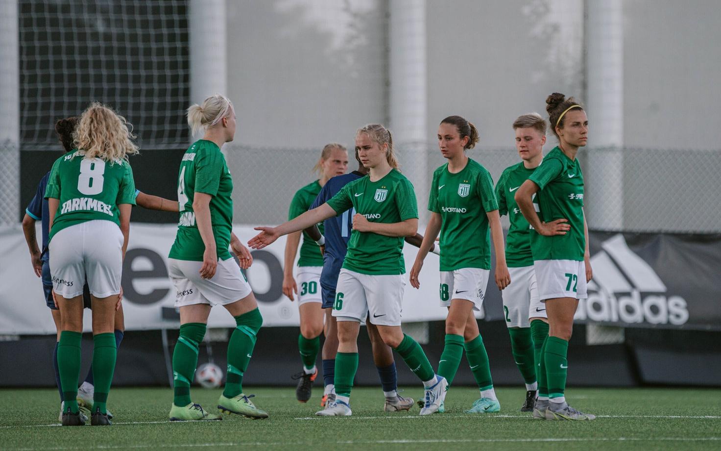 Футболистки