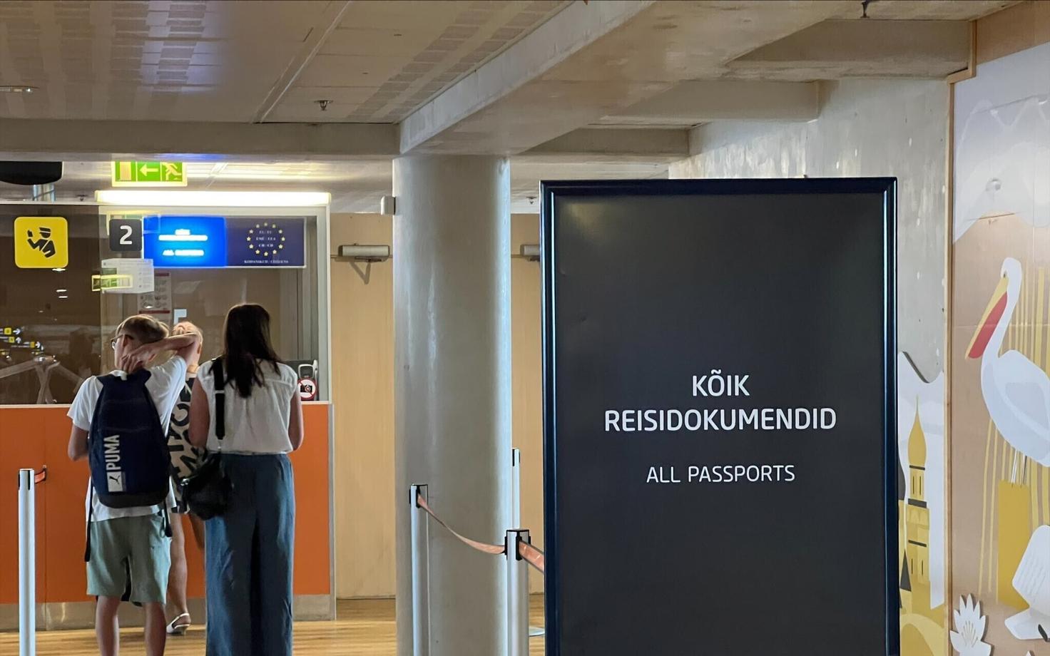 Российские граждане в Таллиннском аэропорту.