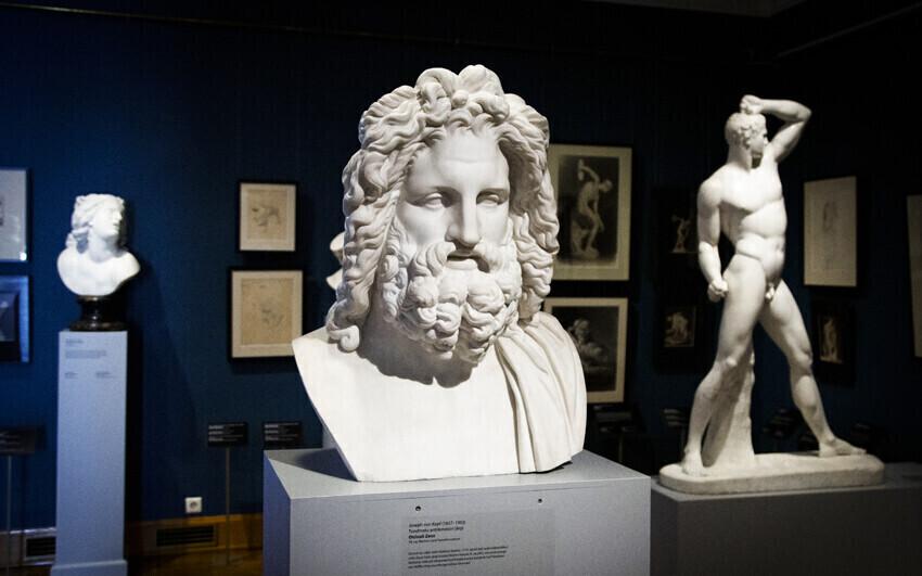 Скульптуры Кадриоргского художественного музея