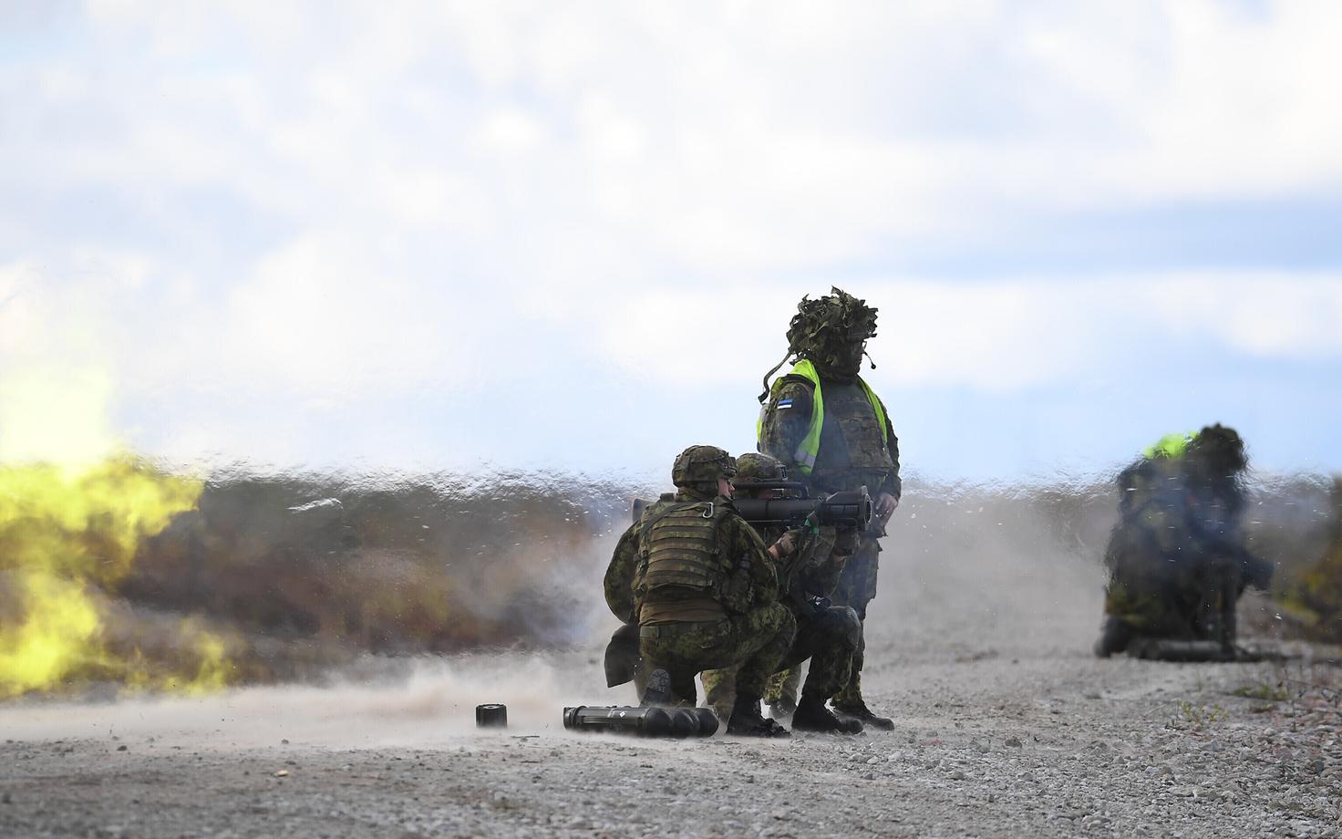 Учения на военном полигоне в Сиргала