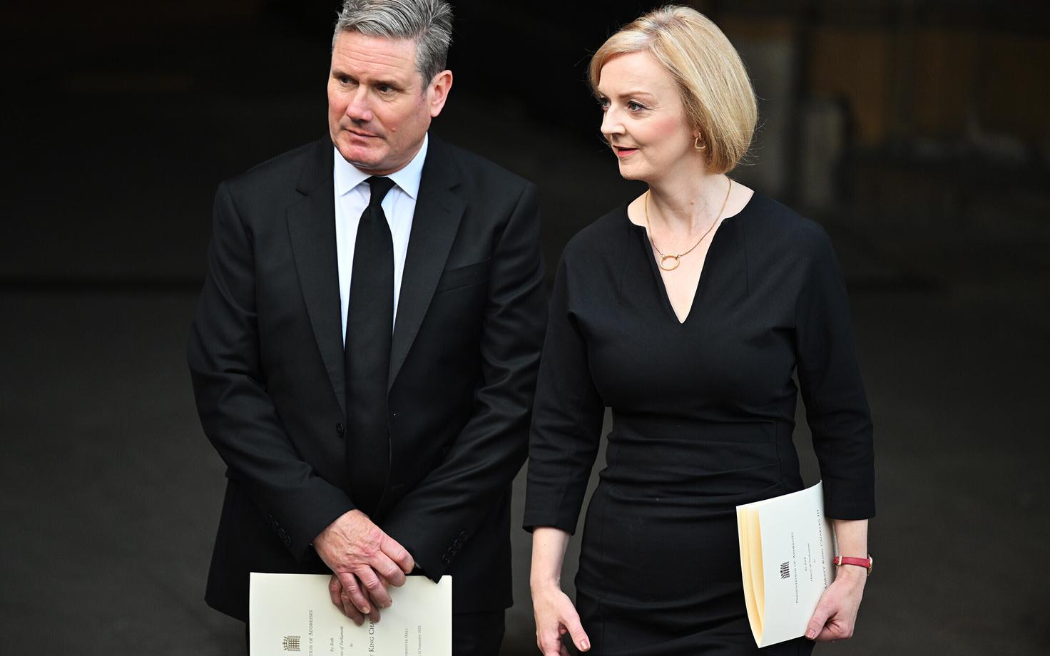 Лидер Лейбористской партии Великобритании Кир Стармер и лидер британских консерваторов и премьер-министр Великобритании Лиз Трасс.