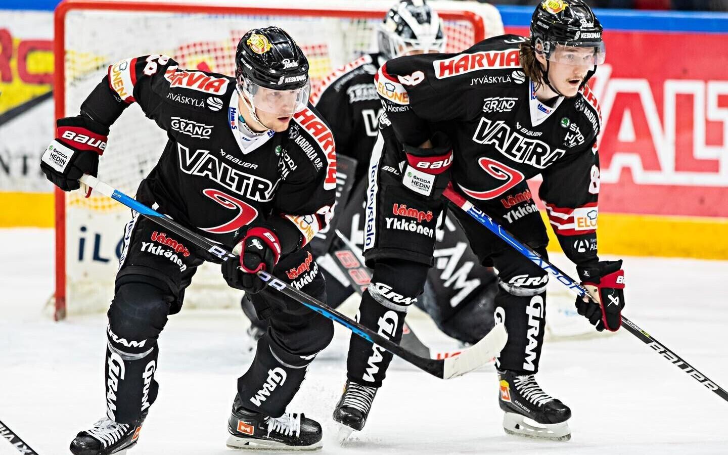 Robert Rooba (vasakul)