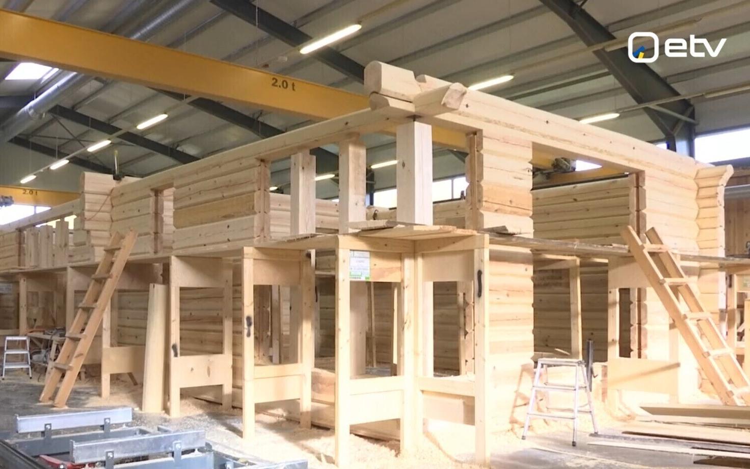 Строительство бревенчатых домов становится все дороже.