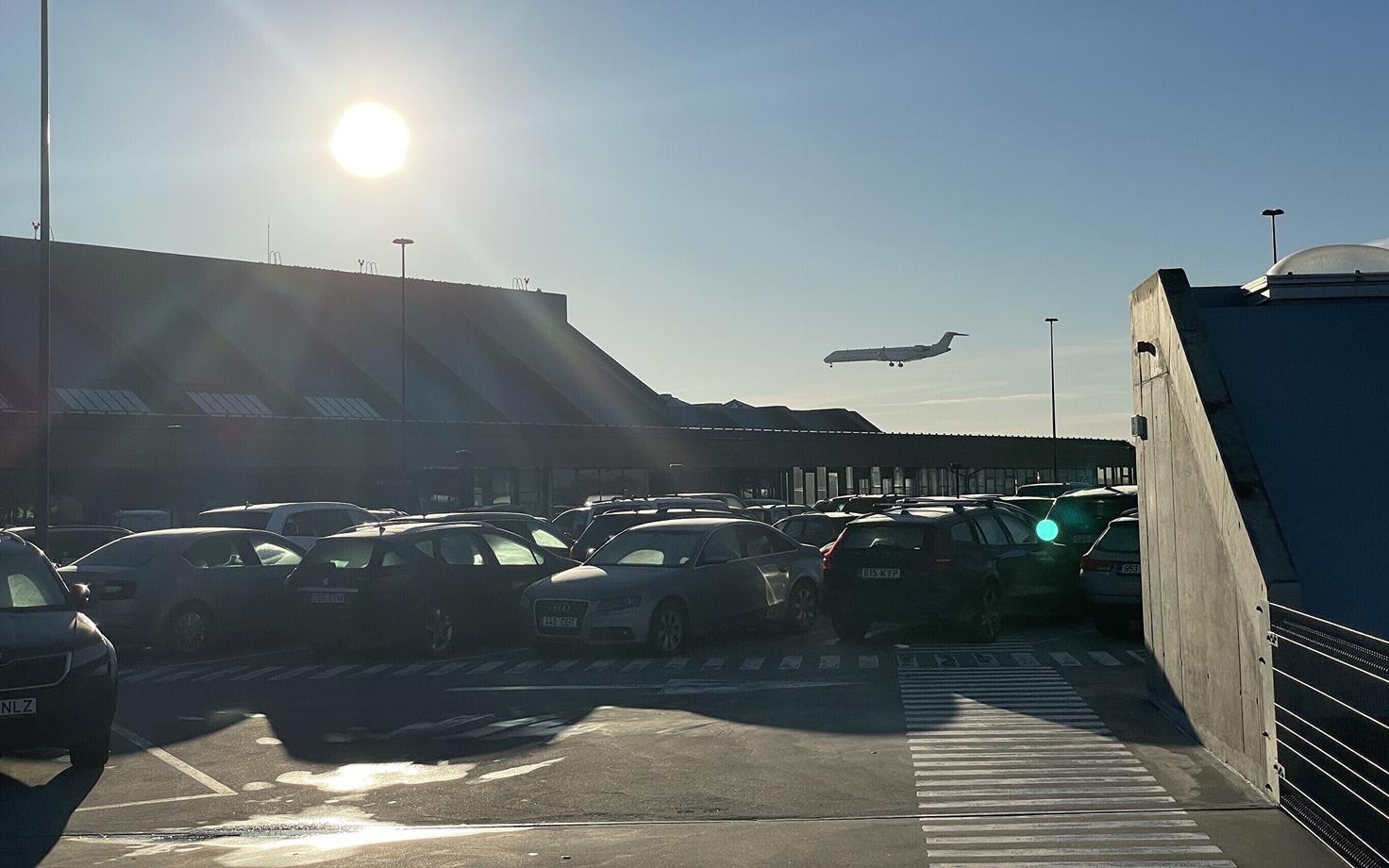 Парковка Таллиннского аэропорта.