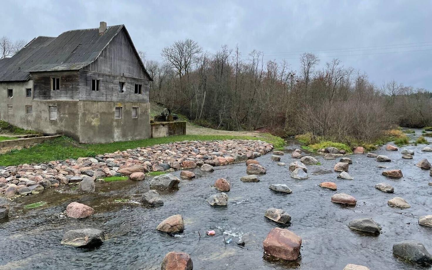 The Varangu old water mill on the Selja River.