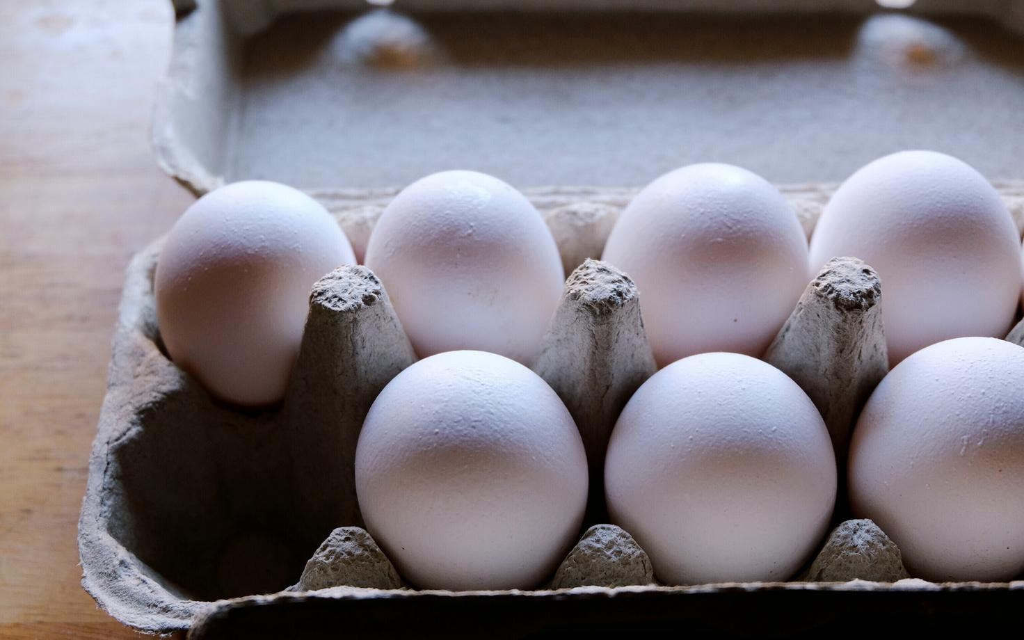 Куриные яйца.