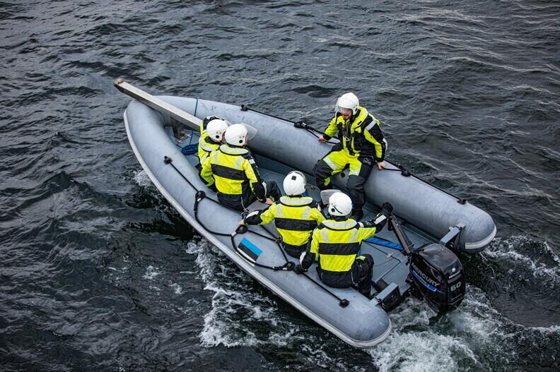 Моряки береговой охраны США обменялись опытом с ВМС Эстонии.