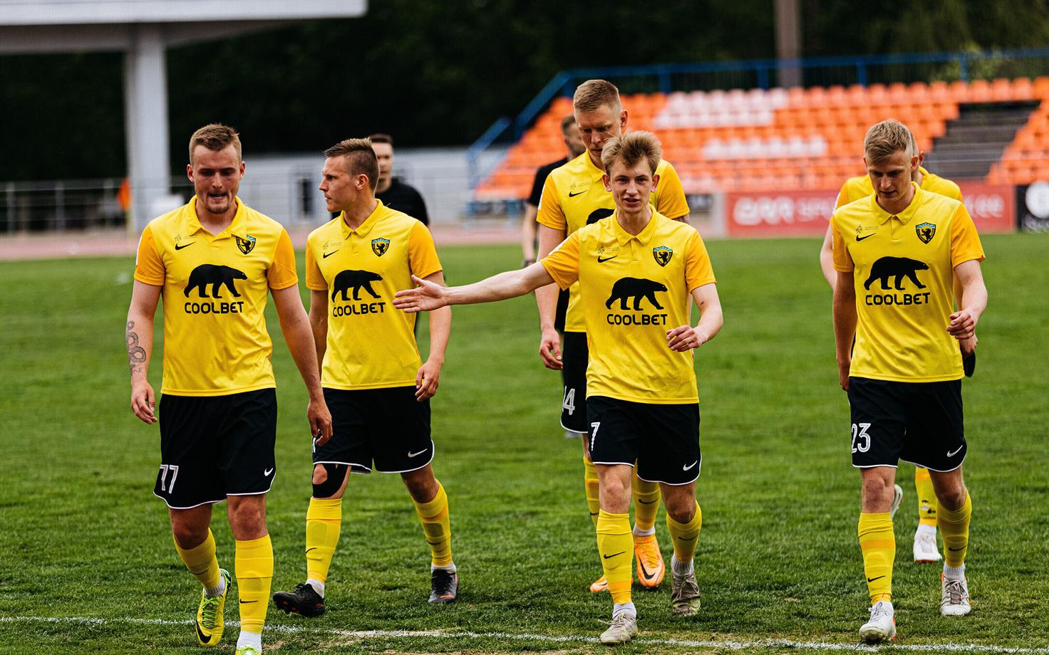 Футболисты