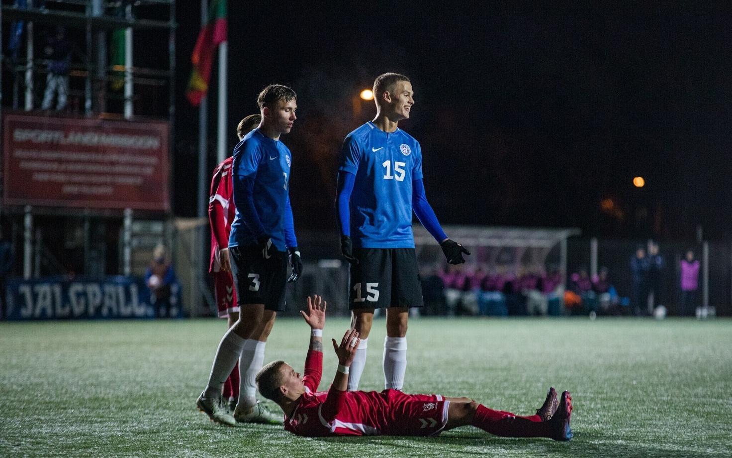 Андреас Вахер (номер 15) пошел на повышение.