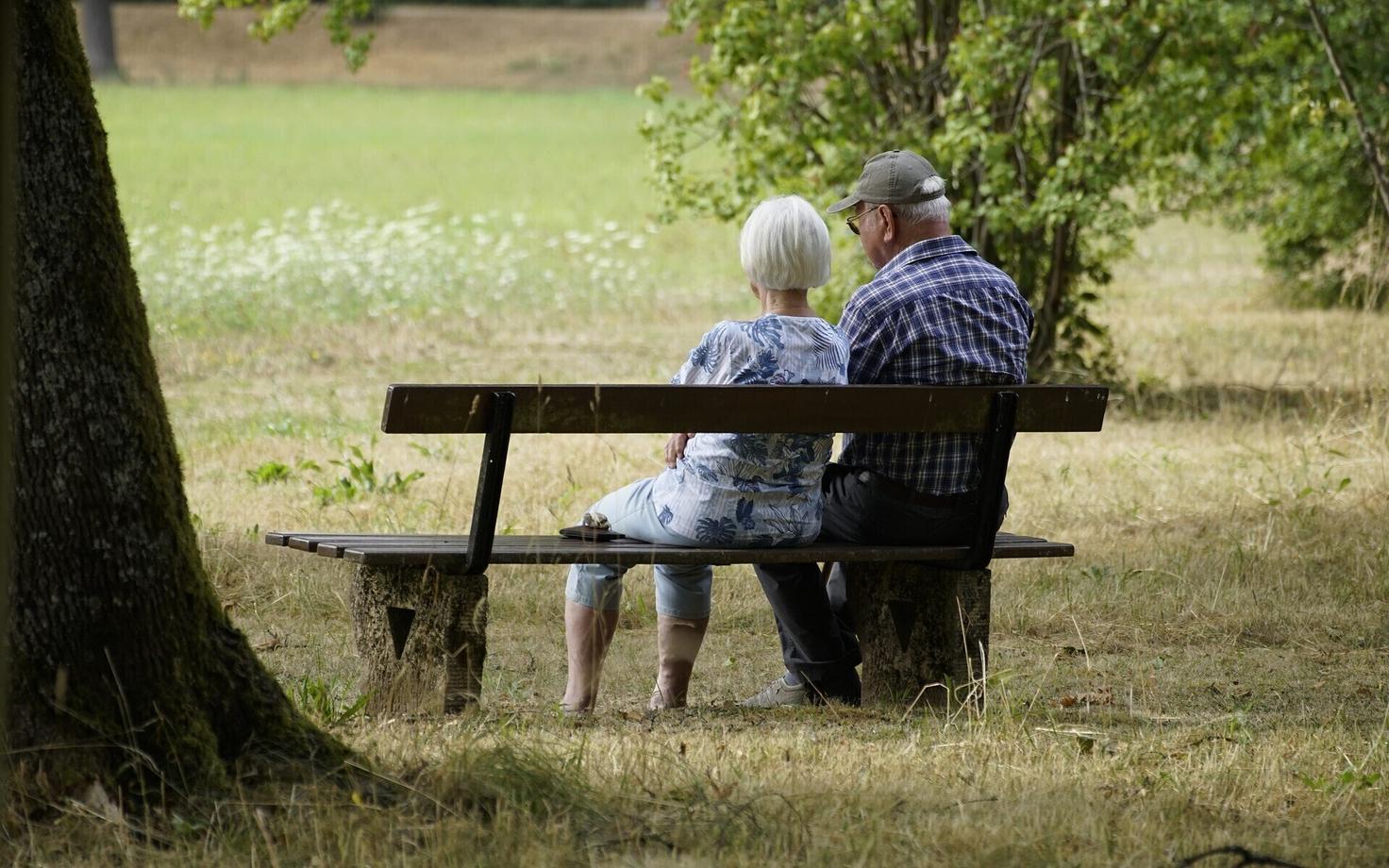 Пенсионеры. Иллюстративная фотография.