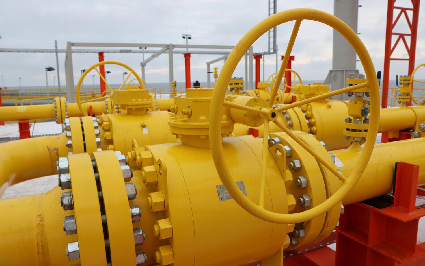 Устройство предприятия Elering на причале в Палдиски.