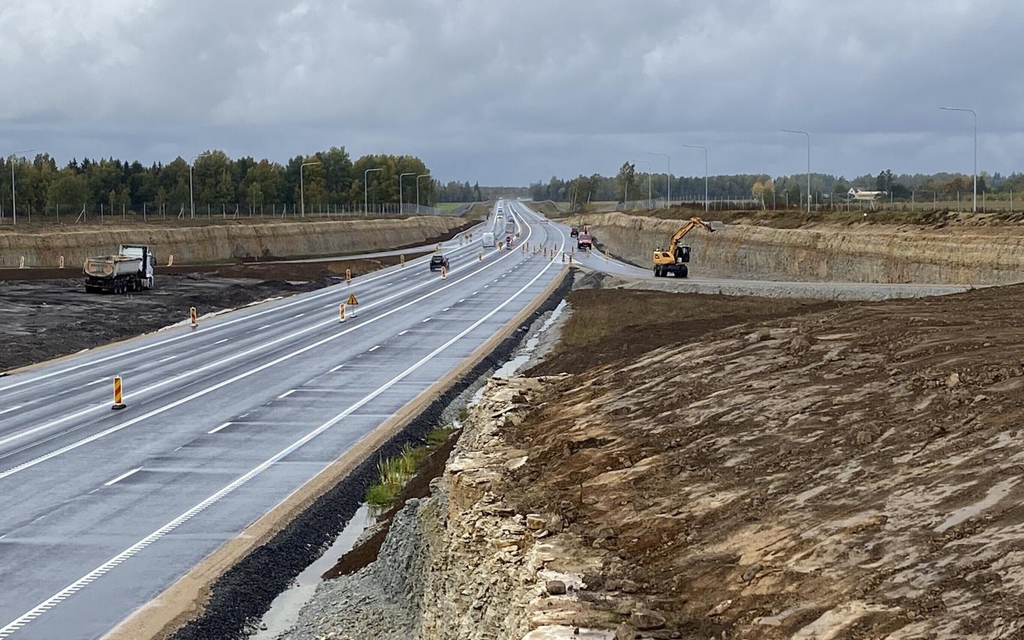 An already-open two-lane stretch of the Tallinn-Tartu Highway.