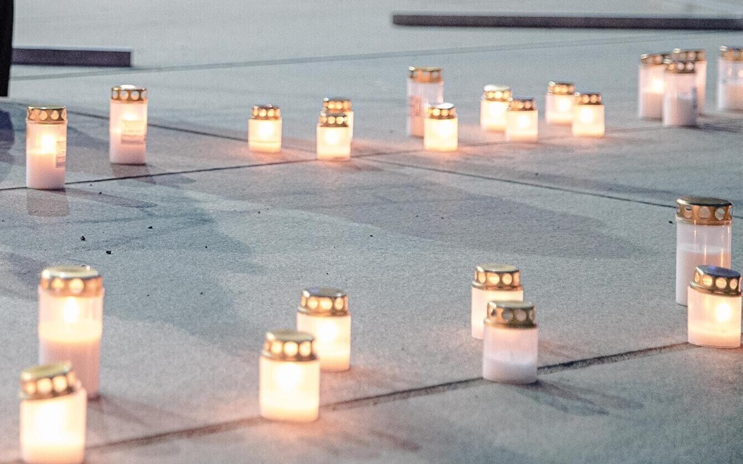 Memorial candles (photo is illustrative).