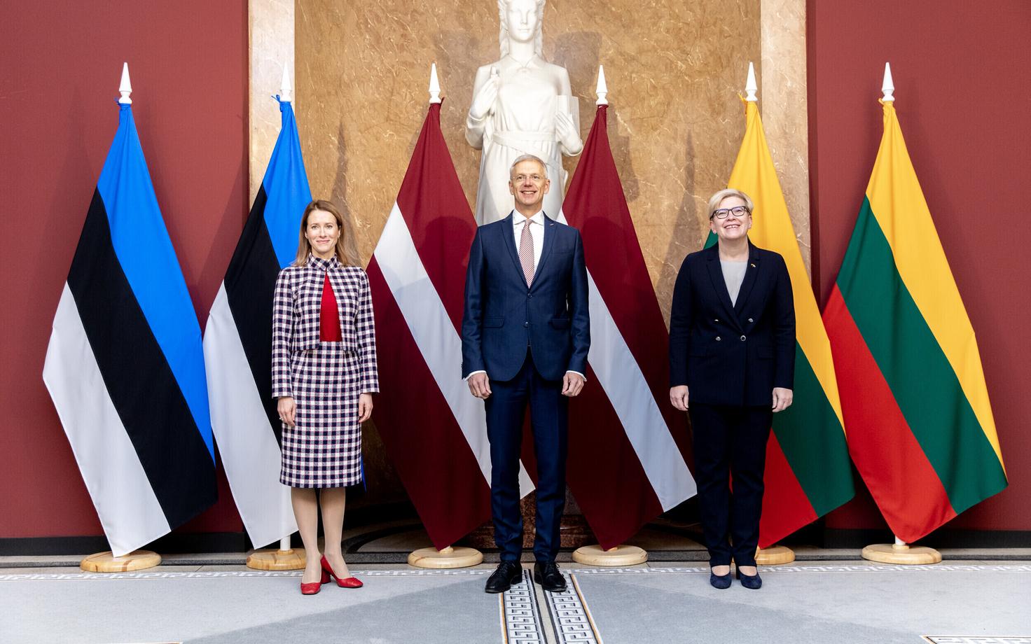 Кая Каллас, Кришьянис Кариньш и Ингрида Шимоните.