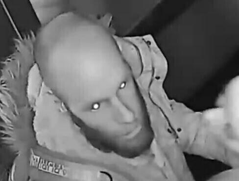 Разыскиваемый.