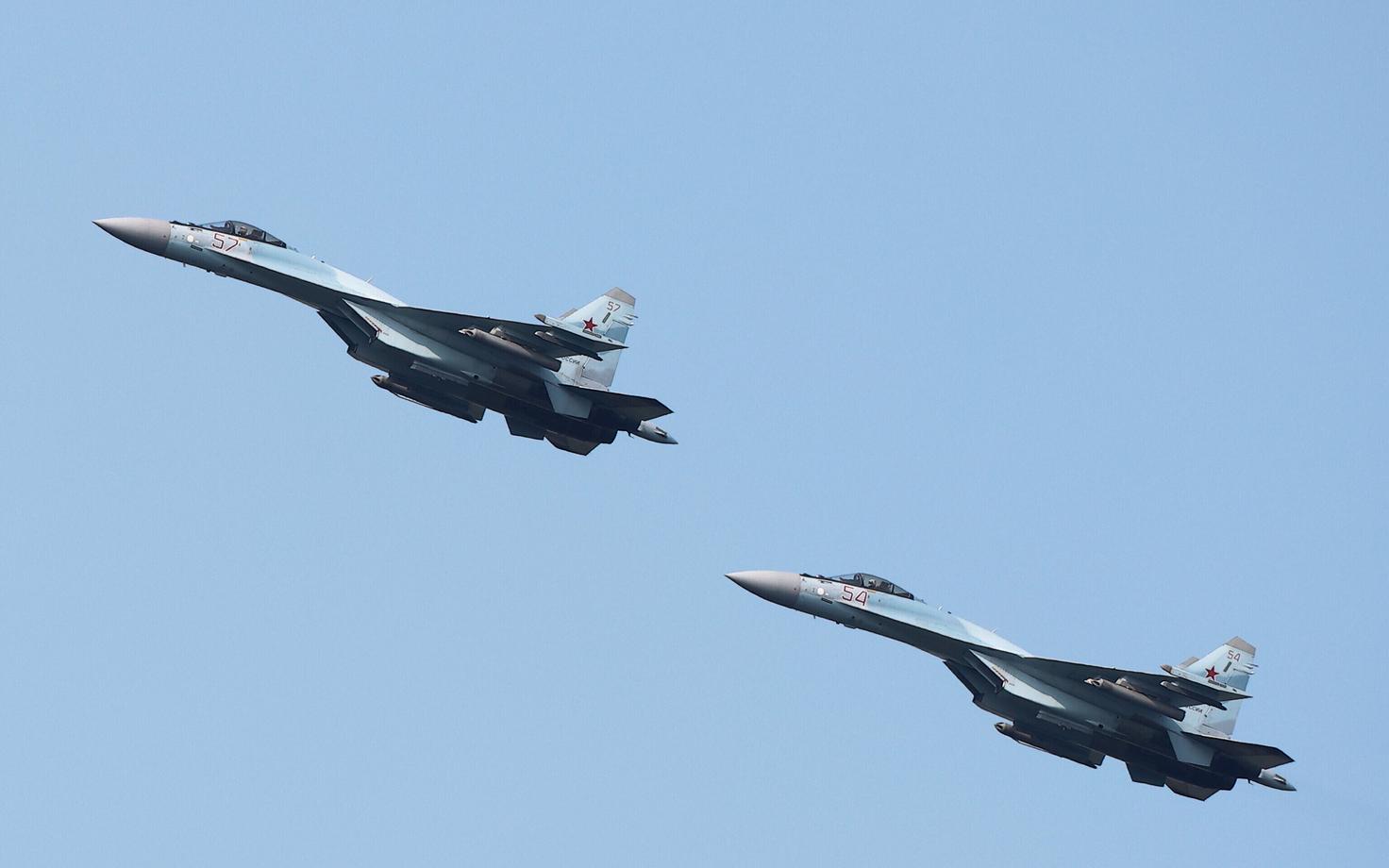 Истребители Су-35.