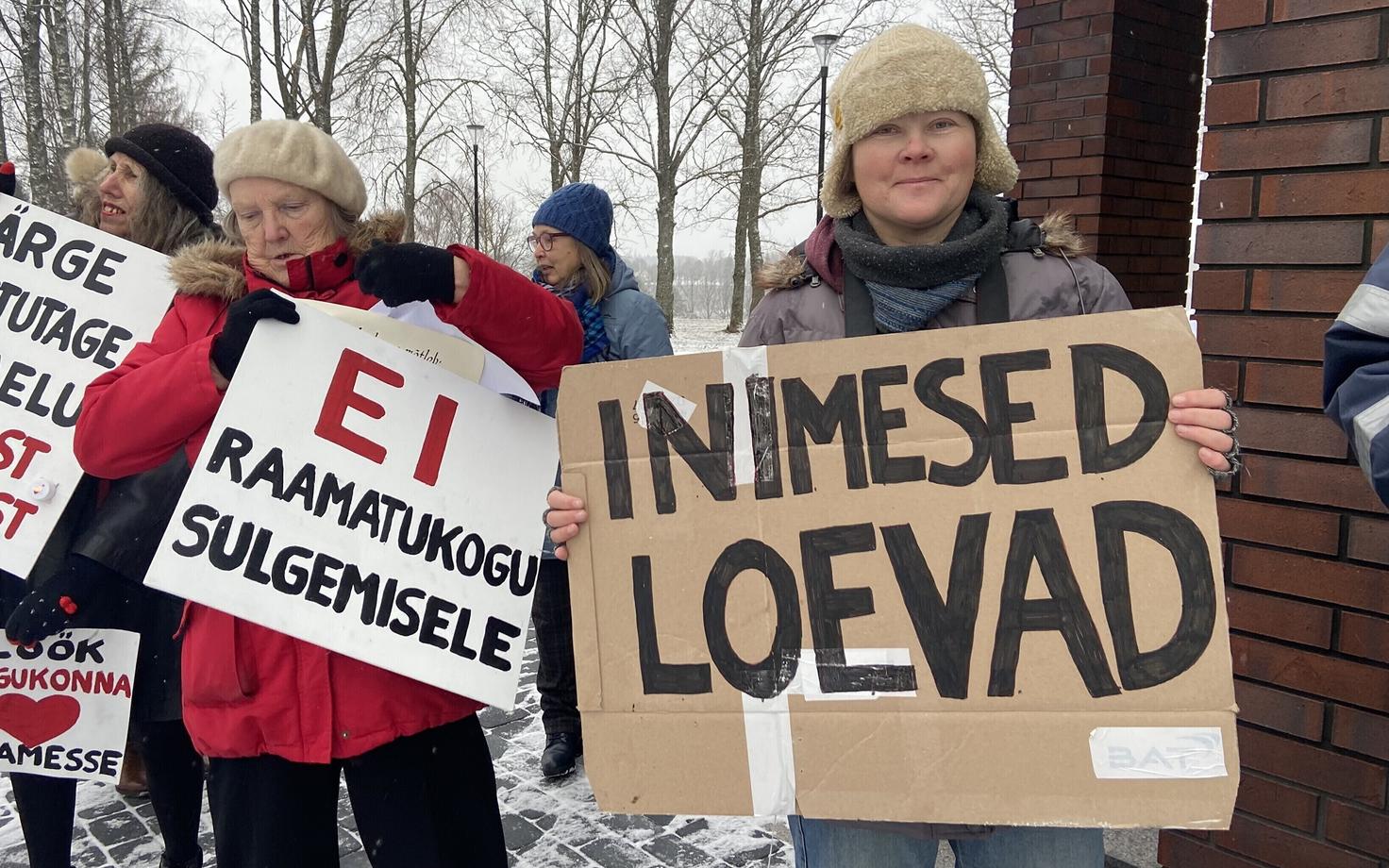 Gathering in support of rural libraries in Rõuge municipality.