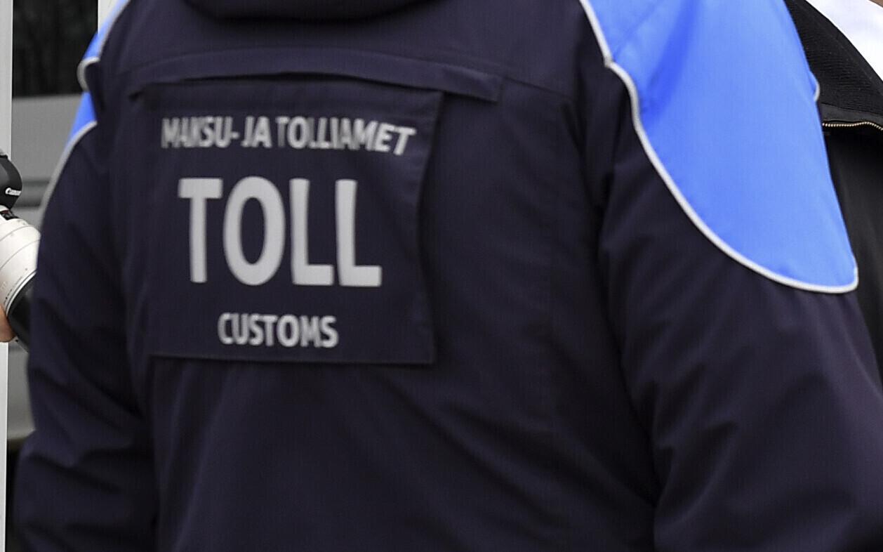 Сотрудник таможни. Иллюстративное фото.