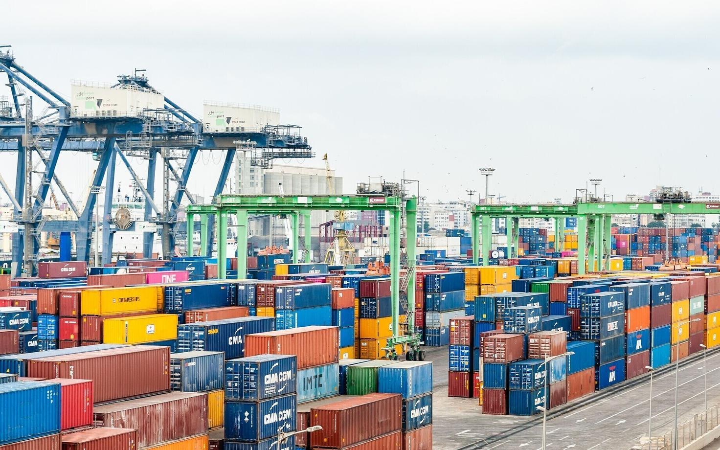 Контейнеры в порту. Иллюстративная фотография.