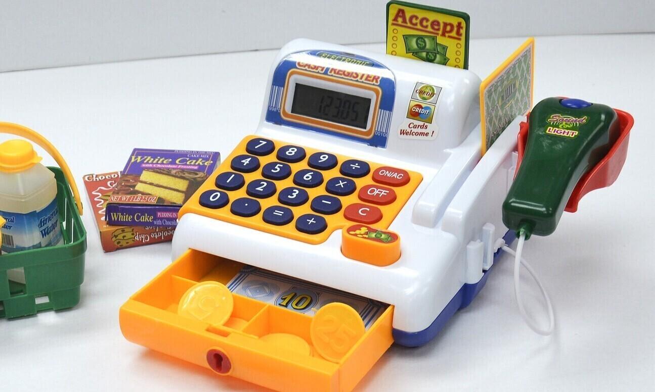 Игрушечный кассовый аппарат. Иллюстративная фотография.