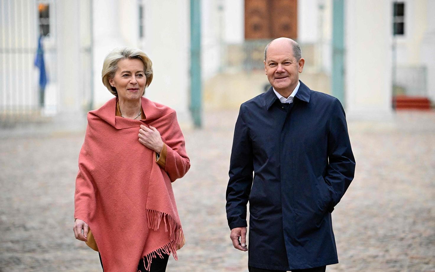 Ursula von der Leyen ja Olaf Scholz