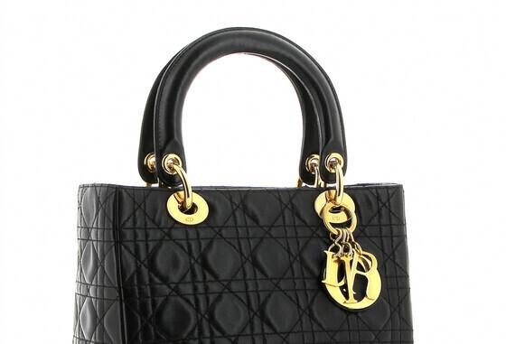 Сумочка Lady Dior от Dior. Джанфранко Ферре.1995. Кожа. Франция. Фото: Гюнтер Фултерер (Италия).