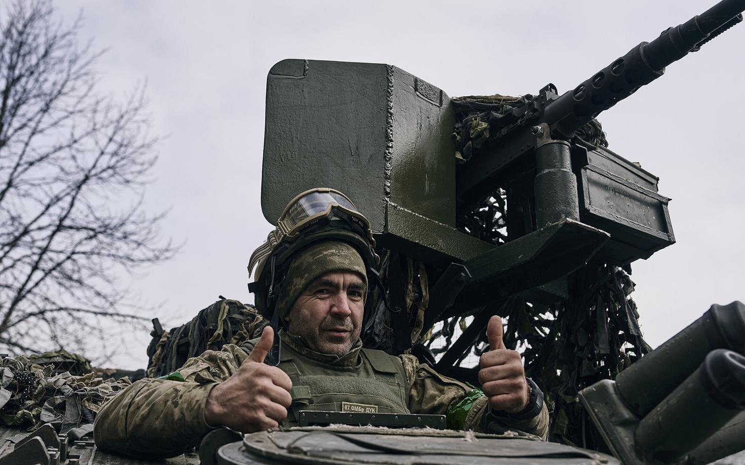 Украинский солдат под Бахмутом.