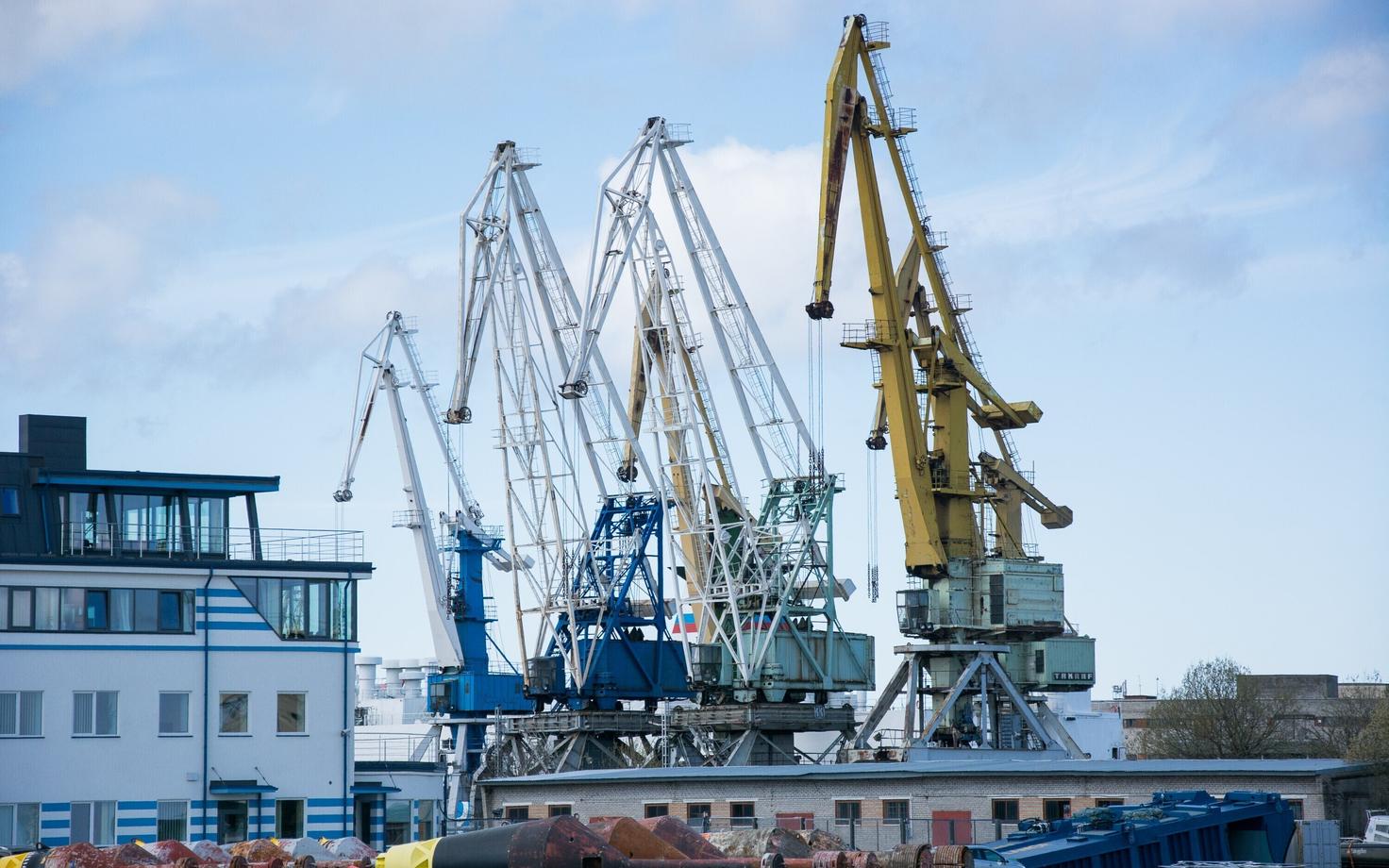 Экспорт и импорт бегут наперегонки.