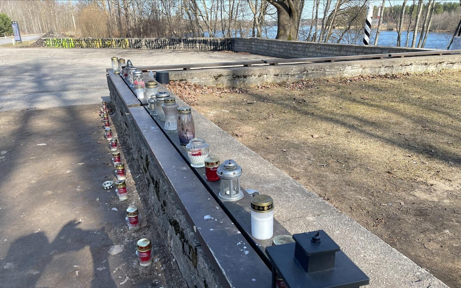 Место, где стоял нарвский танк.