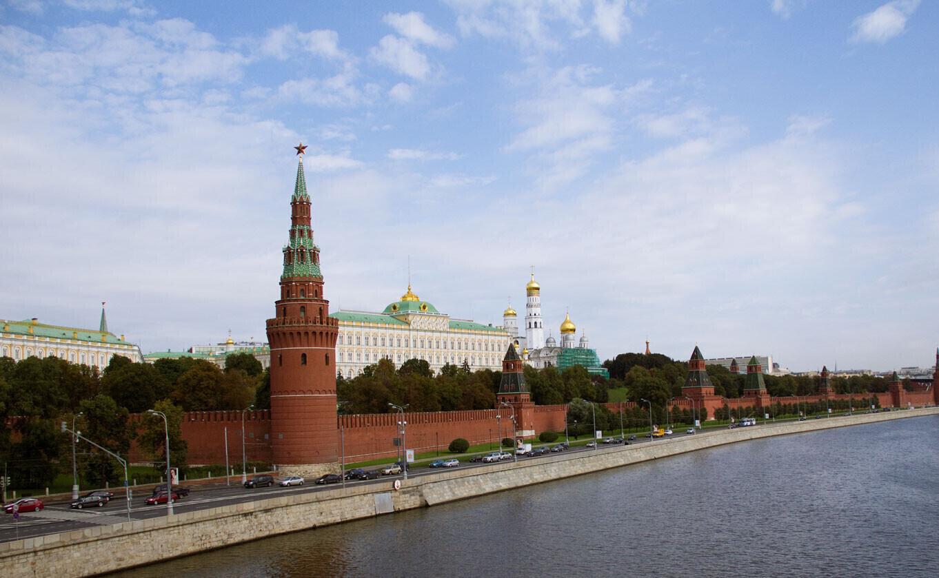 The Kremlin on the banks of the Moskva.