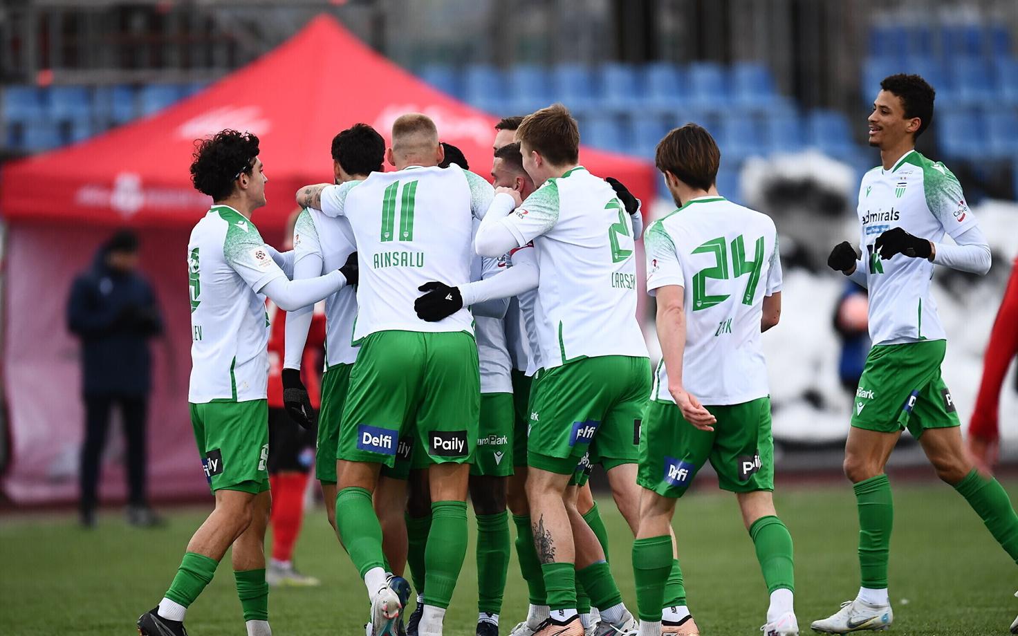 Футболисты