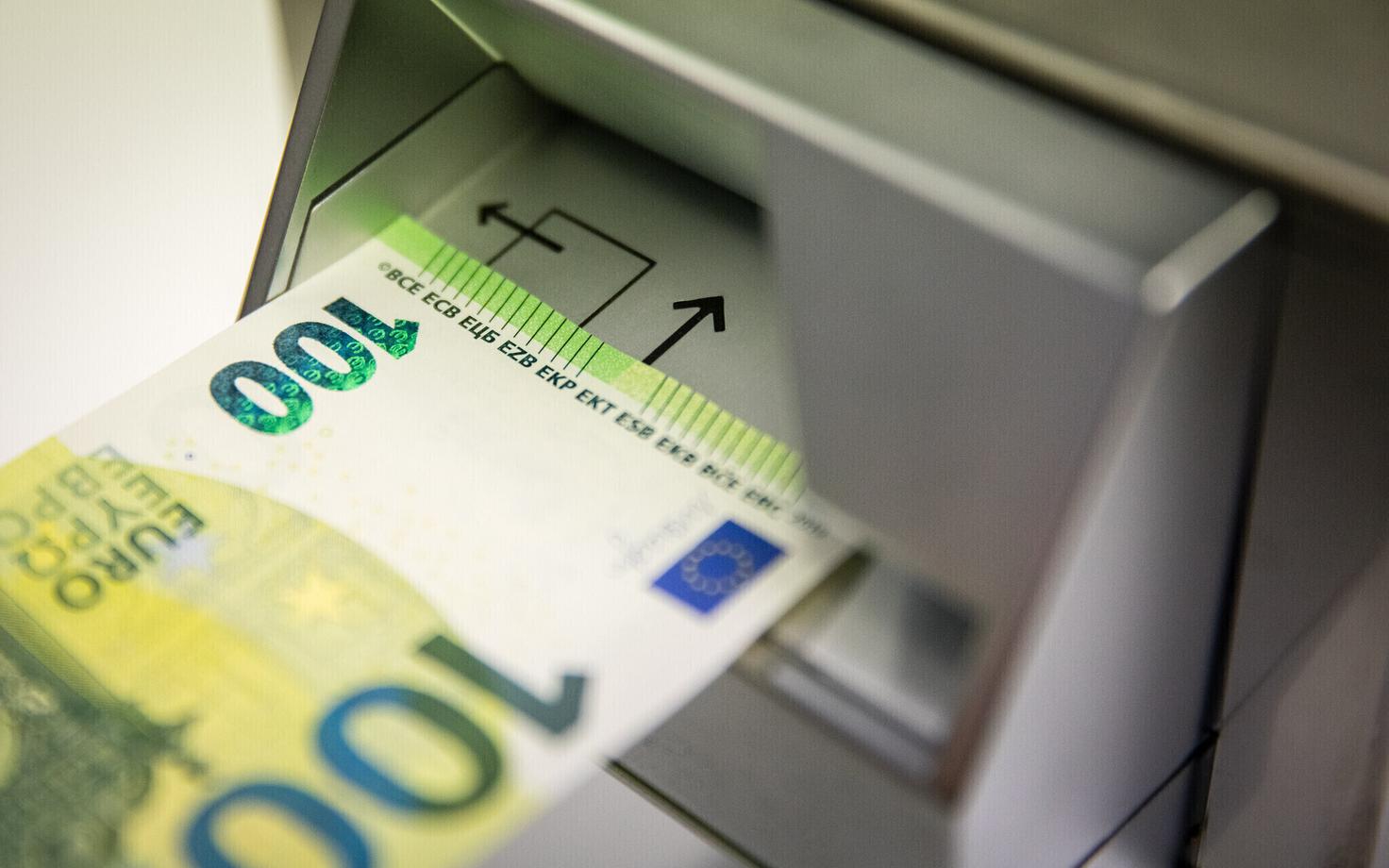 Euros (photo is illustrative).