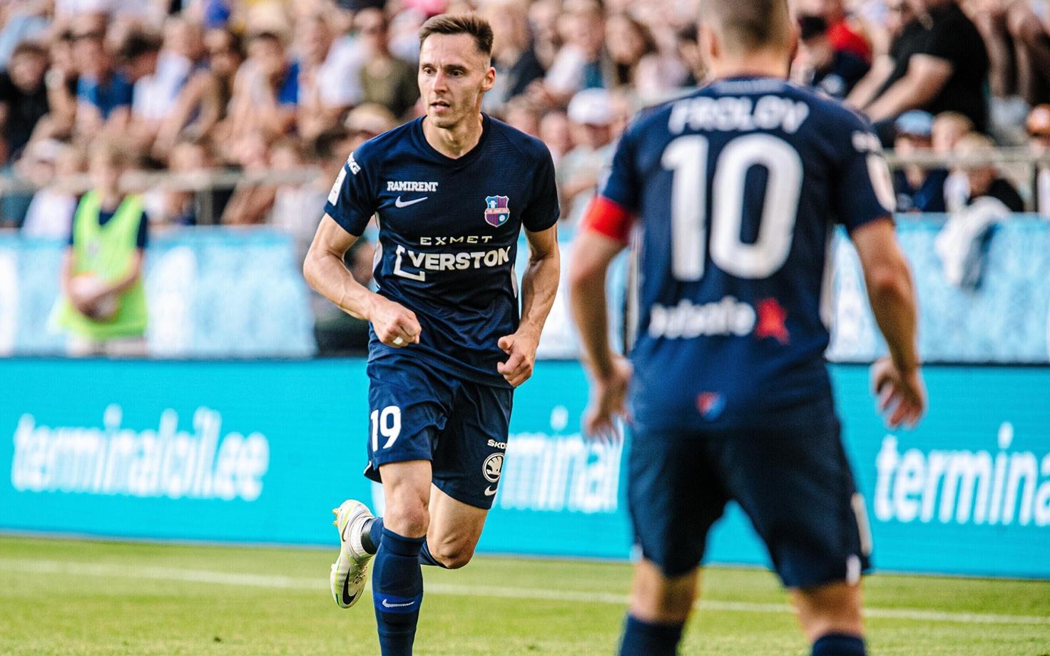 Футболисты