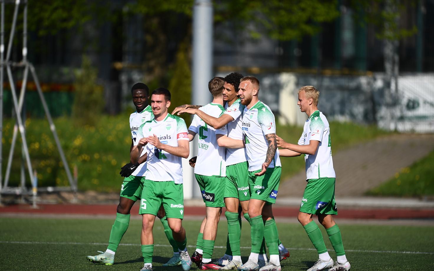 Футболисты