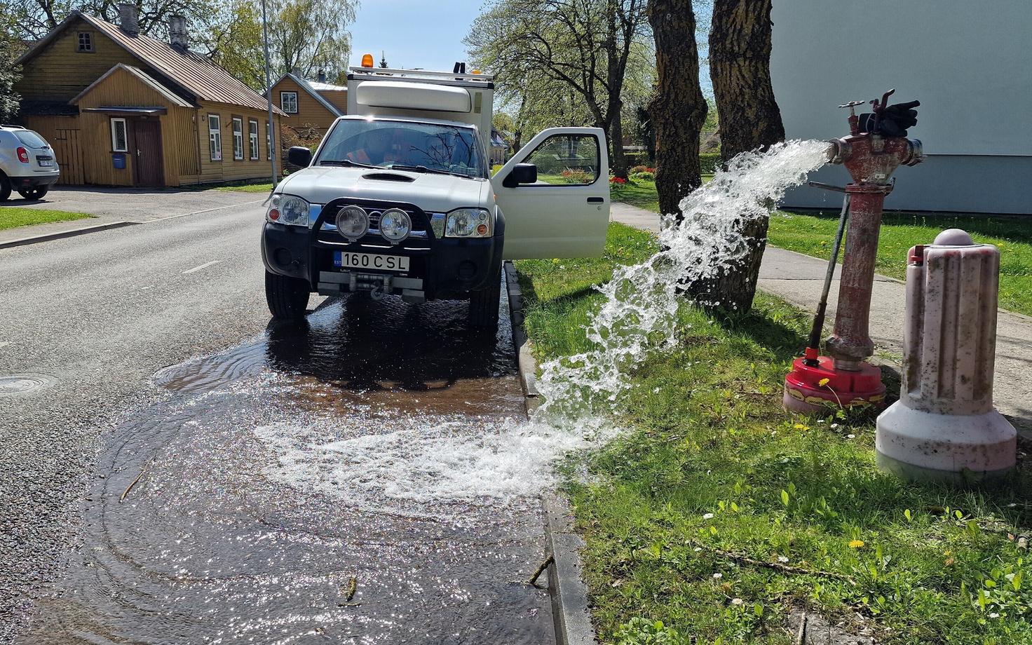 Efforts to replace the water in the system in Kuressaare.