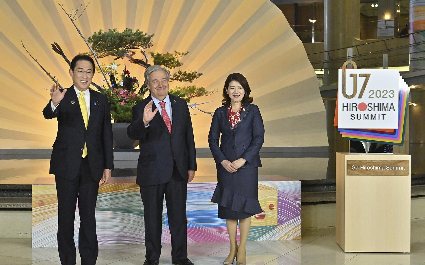 Антониу Гутерриш (в центре) на саммите G7 в Хиросиме.