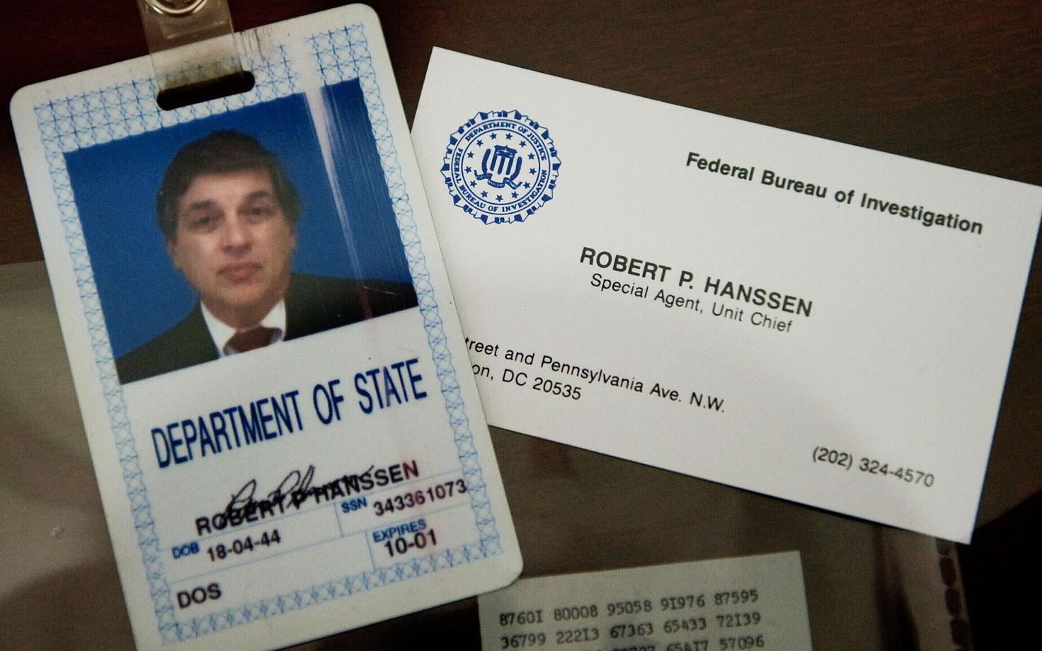 Venemaa heaks luuranud topeltagendi Robert Hansseni kunagine töötõend ja visiitkaart