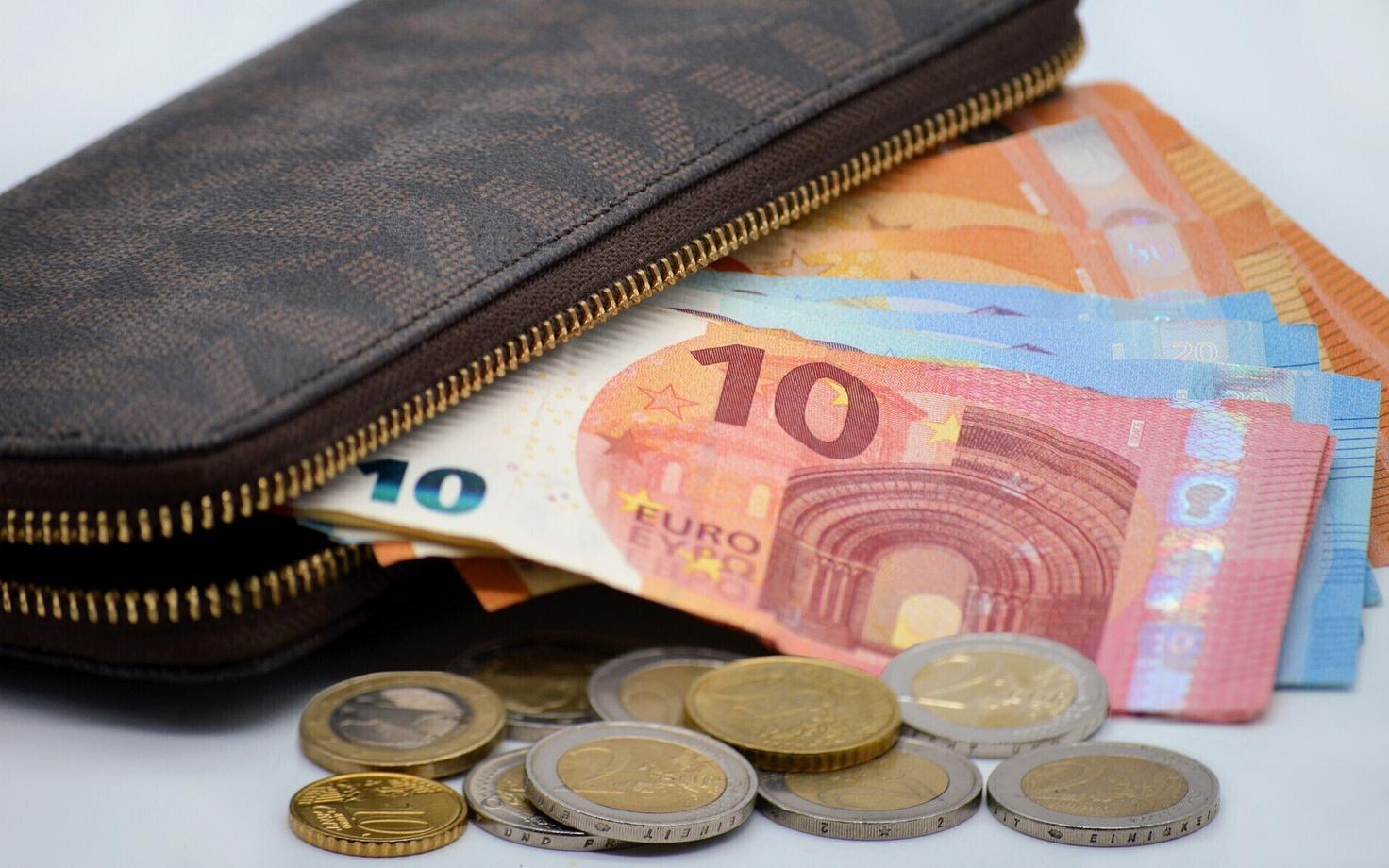 Деньги. Иллюстративная фотография.