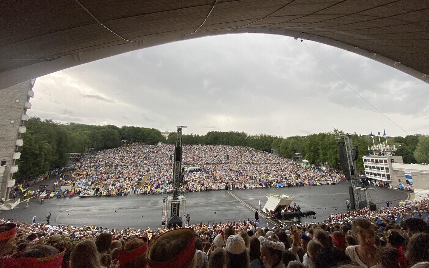 Pühapäev kaare all
